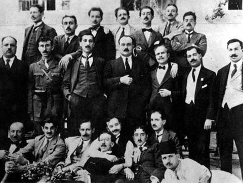 أعضاء الجمعية العربية الفتاة في دمر قرب دمشق عام 1919