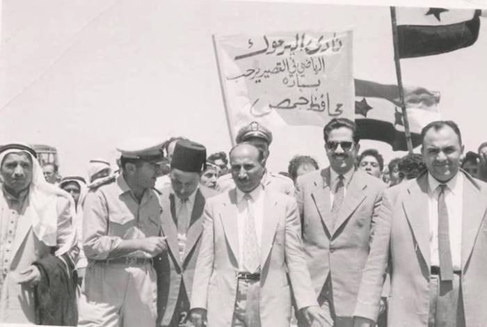 محافظ حمص مصطفى رام حمداني في زيتا القصير عام 1961