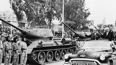 شكري القوتلي في استعراض للجيش السوري 1957