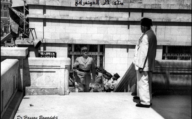 ديغول يصعد درج فندق بارون في حلب 1942