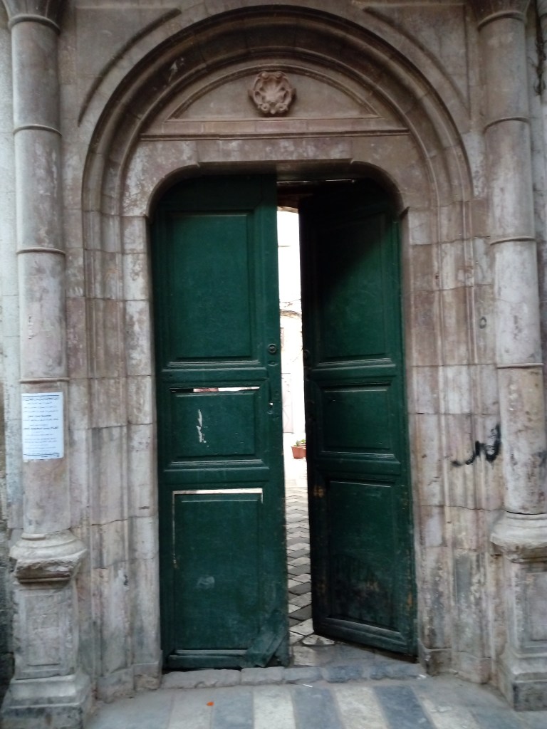 القصر الجمهوري الذي أصبح ورشة لصنع الأحذية