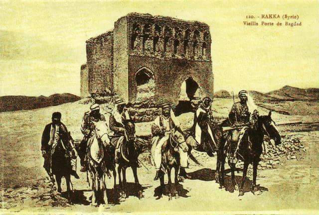 فرسان في الرقة أمام باب بغداد عام 1920