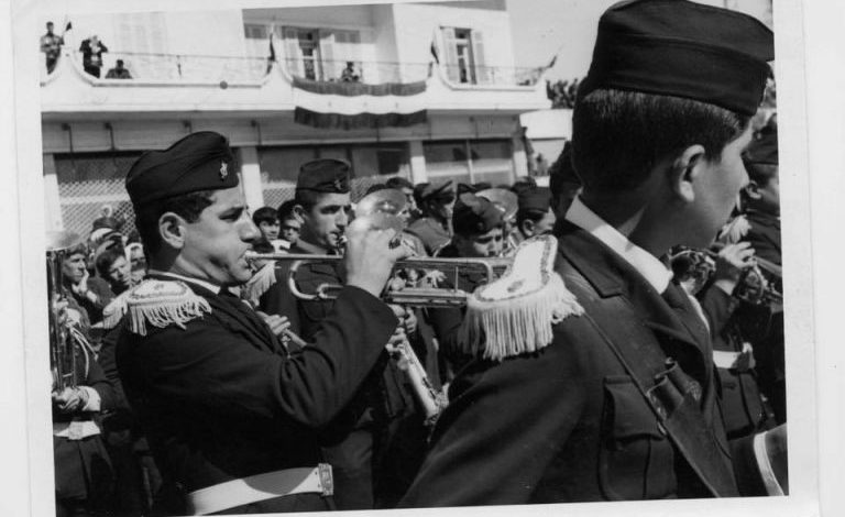 الفرقة السريانية في القامشلي خلال الاحتفال بذكرى الاستقلال عام 1956 
