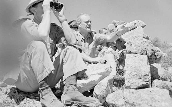 الجنرال البريطاني ويفيل يزور الجبهة في سورية ويراقب العمليات أثناء إقامته..