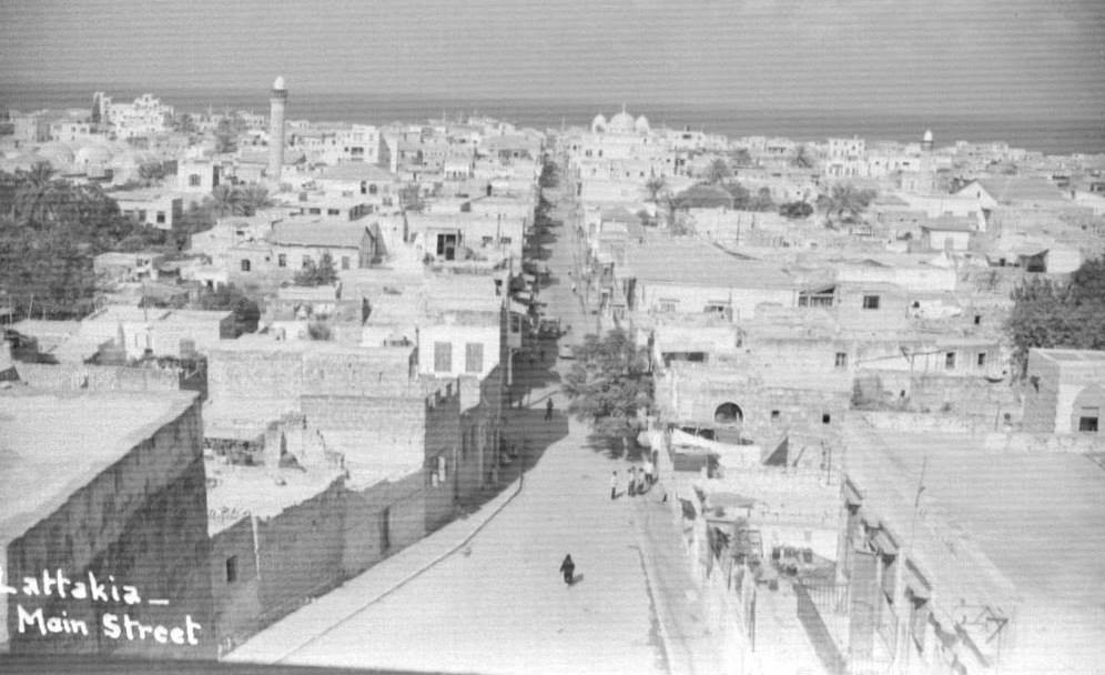 التاريخ السوري المعاصر - اللاذقية : صورة ملتقطة من مسجد المغربي عام 1955م..