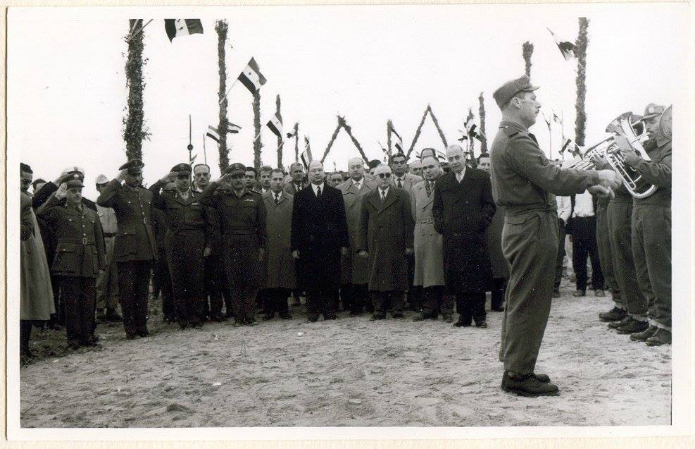 اللاذقية 1961 - المحافظ عدنان الخطيب يقوم بزيارة أحد معسكرات الجيش