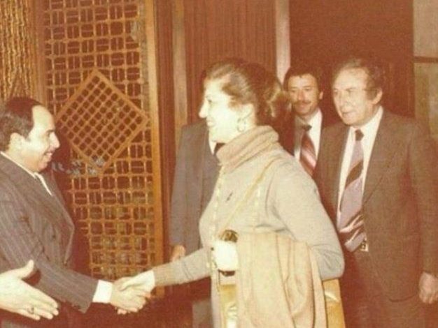 الشاعر نزار قباني مع زوجته بلقيس الراوي عام 1980