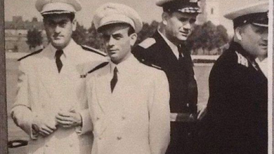 النقيب مصطفى شومان مع أمر القوى البحرية برفقة ضباط سوفييت