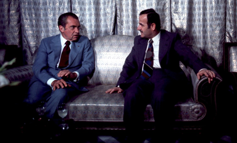  ريتشارد نيكسون وحافظ الأسد عام 1974