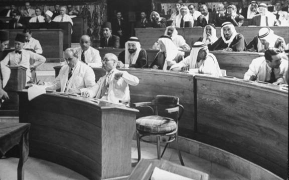 البرلمان السوري 1948- يتقدم المجلس رئيس الجمهورية شكري القوتلي