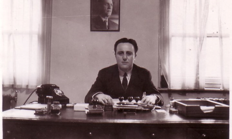 التاريخ السوري المعاصر - طاهر الأتاسي في مكتبه بالسفارة السورية في لندن 1953