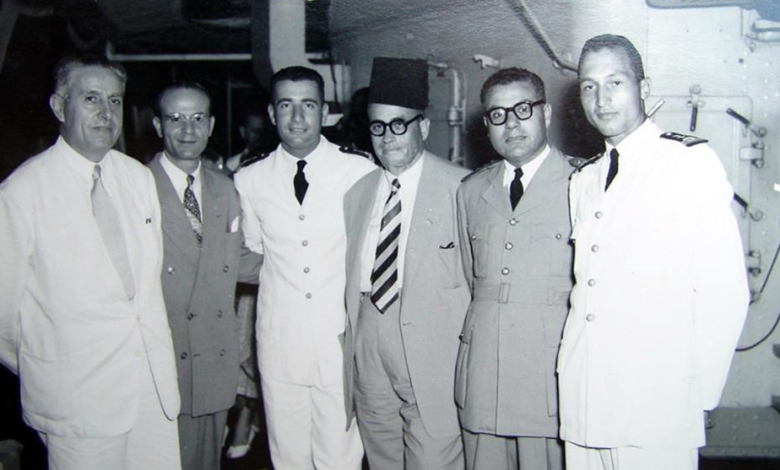 اللاذقية 1958- مدير الصحة وأمر القوى البحرية على متن قطعة بحرية