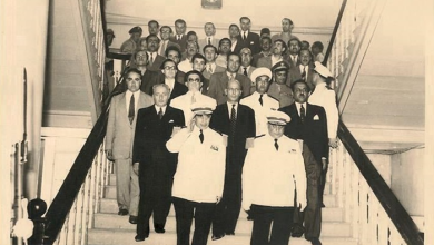 أديب الشيشكلي يتسلم رئاسة الجمهورية من فوزي سلو عام 1953