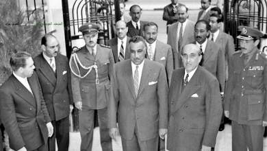 دمشق 1958- شكري القوتلي يستقبل جمال عبد الناصر عند باب قصر الضيافة بعيد إعلان الوحدة (1)