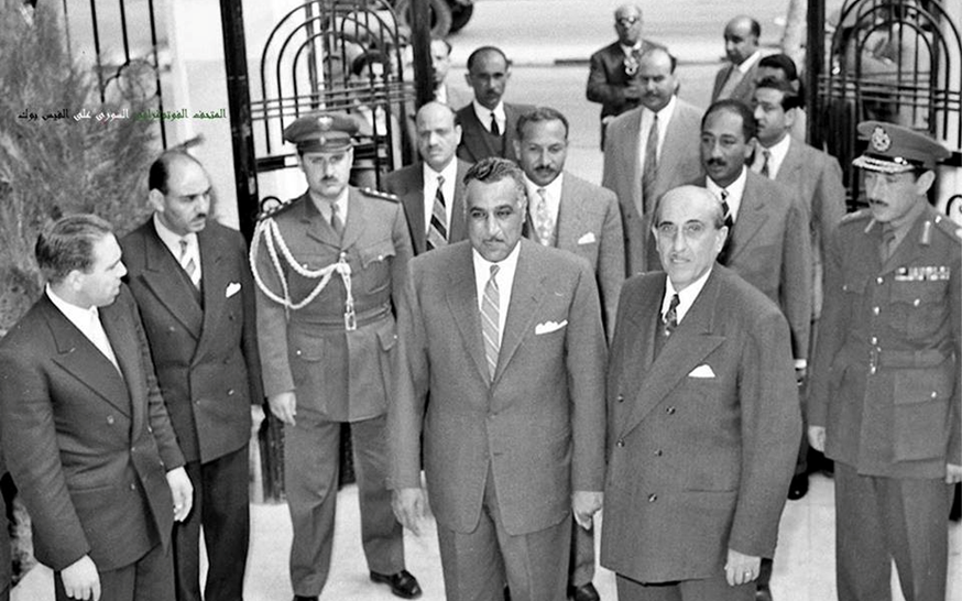 دمشق 1958- شكري القوتلي يستقبل جمال  عبد الناصر عند باب قصر الضيافة بعيد إعلان الوحدة (1)