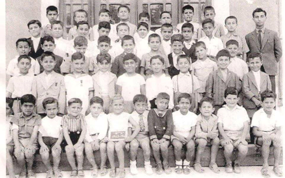 طلاب مدرسة الفرير (الأرض المقدسة) في اللاذقية عام 1944