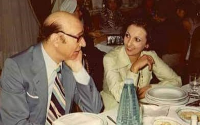 عواطف الحفار والموسيقار محمد عبد الوهاب