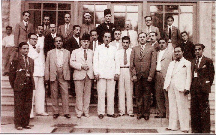 التاريخ السوري المعاصر - وزير المالية شكري القوتلي مع مجموعة من الإعلاميين السوريين عام 1937