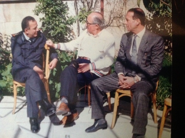 دمشق 1985- كابتن فريق كرة اليد احسان صوان وفؤاد حبش و العميد فاروق بوظو