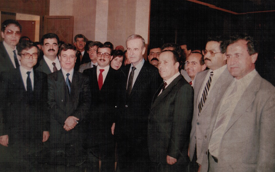 حافظ الأسد مع رفيق الحريري في زيارة إلى قصر الشعب عام 1988