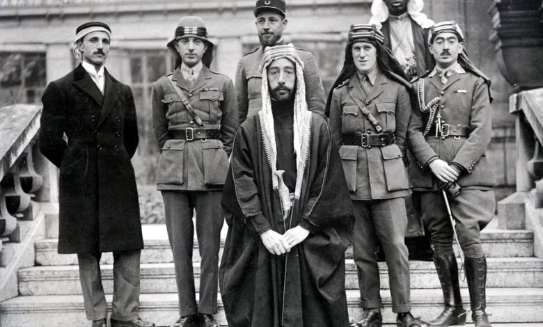 فيصل بن الحسين  ولورنس في باريس عام 1919