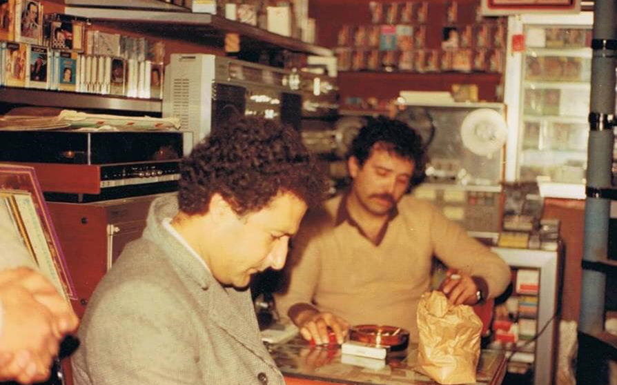 الموسيقار صفوان بهلوان في استديو فاروق أوطه باشي عام 1988