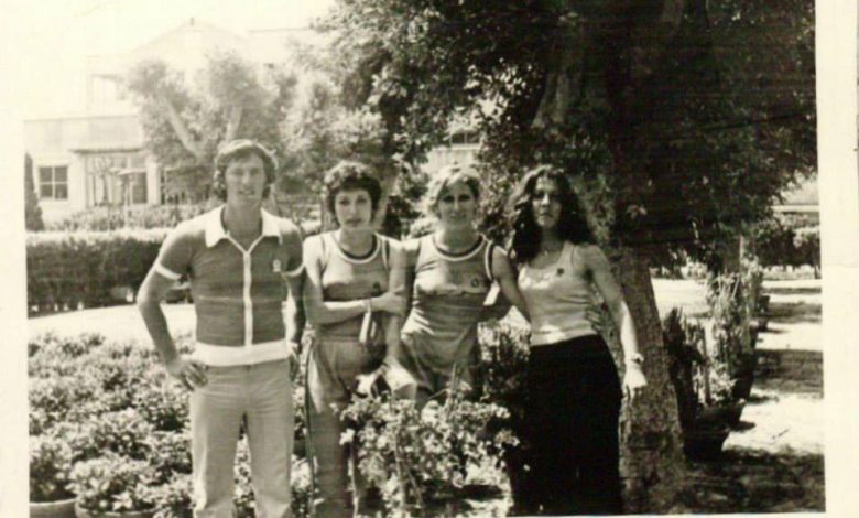 التاريخ السوري المعاصر - لاعبات منتخب سورية المدرسي للأنسات بكرة السلة عام 1975
