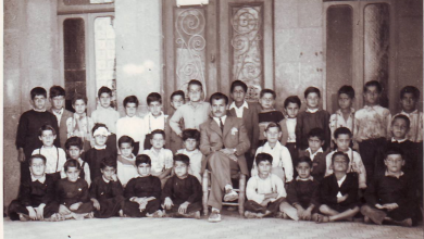 السويداء 1956 - المدرس سلمان البدعيش مع تلاميذه في مدرسة المتنبي الابتدائية