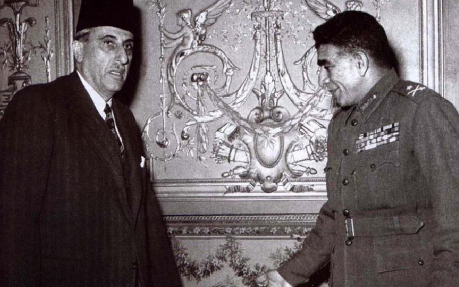 اللواء محمد نجيب يستقبل شكري القوتلي عام 1952