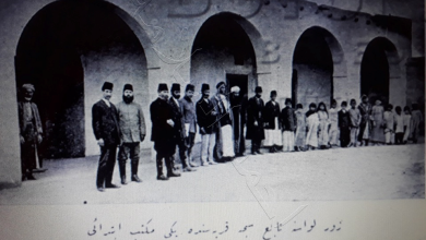 من الأرشيف العثماني 1895- الكادر التعليمي مع الطلاب في السبخة في لواء الزور