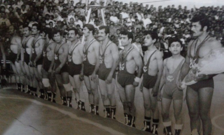 منتخب سرايا الدفاع مع المنتخب اللبناني في الملعب البلدي عام 1972