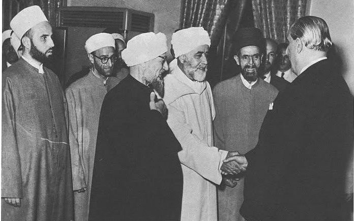 دمشق 1955 - وفد من علماء الدين في زيارة للرئيس شكري القوتلي لتهنئته بانتخابه رئيساً