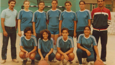 فريق سيدات نادي الوحدة عام 1985 على أرض ملعب نادي الثورة