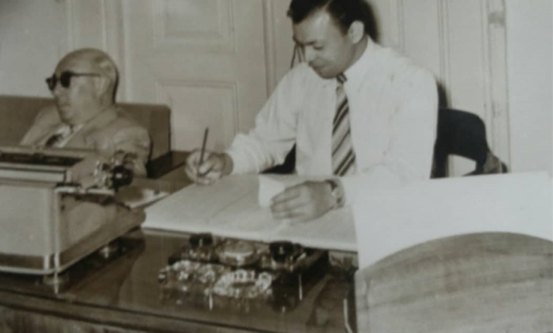محمد حسن عثمان في مكتبه في القصر الجمهوري