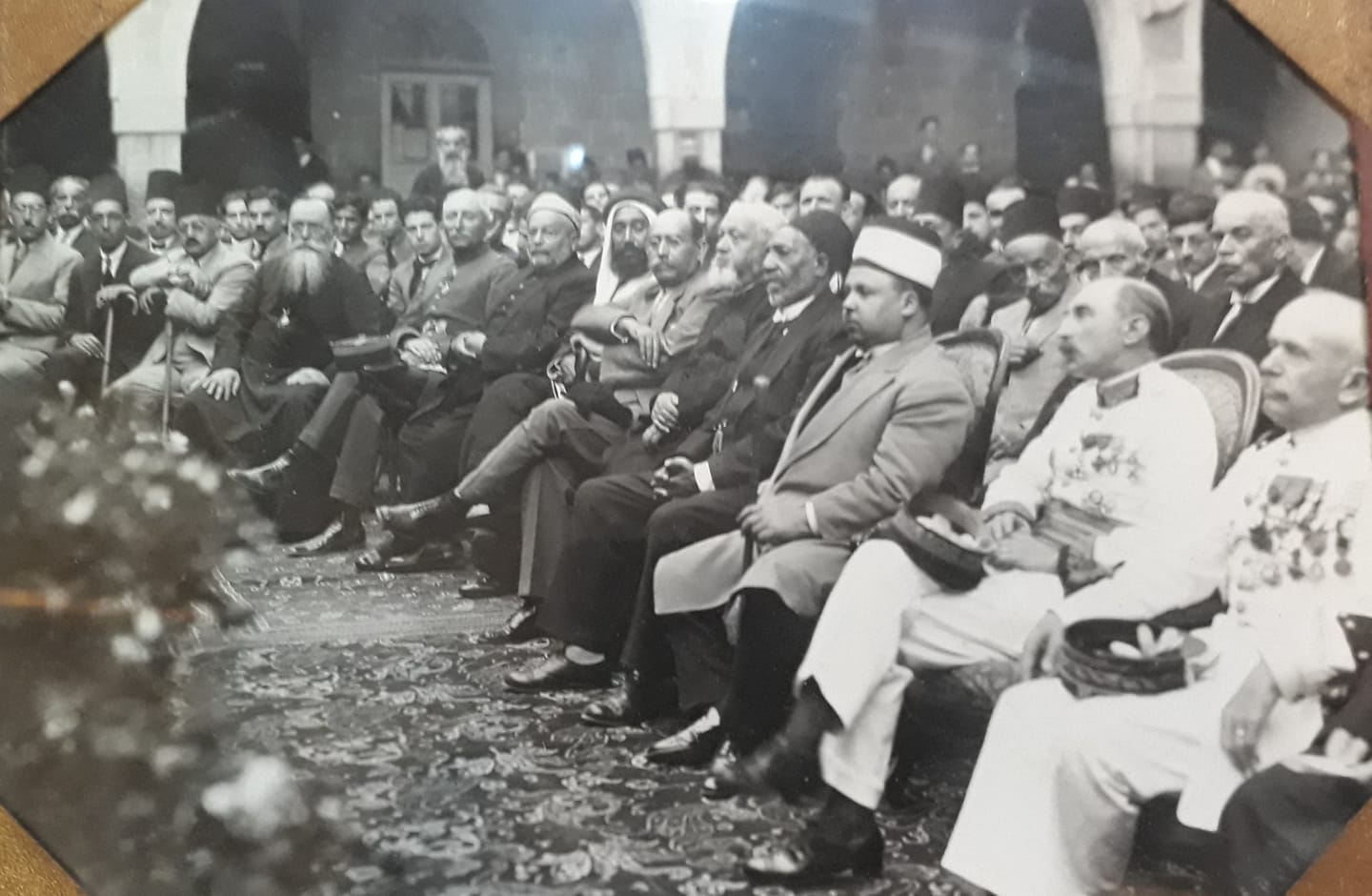 التاريخ السوري المعاصر - الرئيس تاج الدين الحسني في مدرسة الآباء العازاريين عام 1940