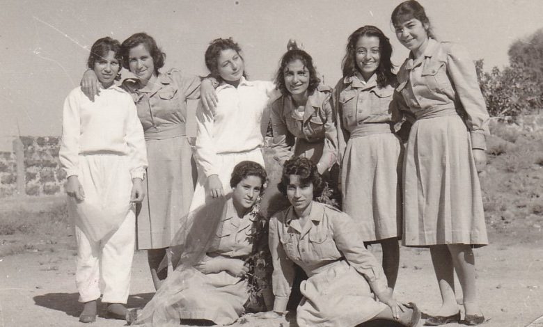 السويداء 1962: الدفعة الأولى من طالبات المرحلة الثانوية في معسكر  الفتوة