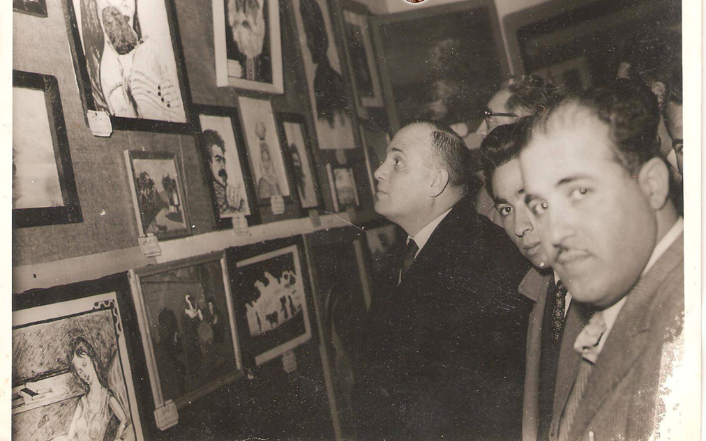 أديب نحاس مدير مدرسة بني حمدان مع رفعت زريق محافظ حلب 1962م