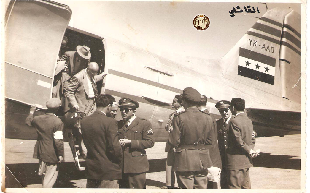 مسافرون في مطار القامشلي عام 1951م (4)