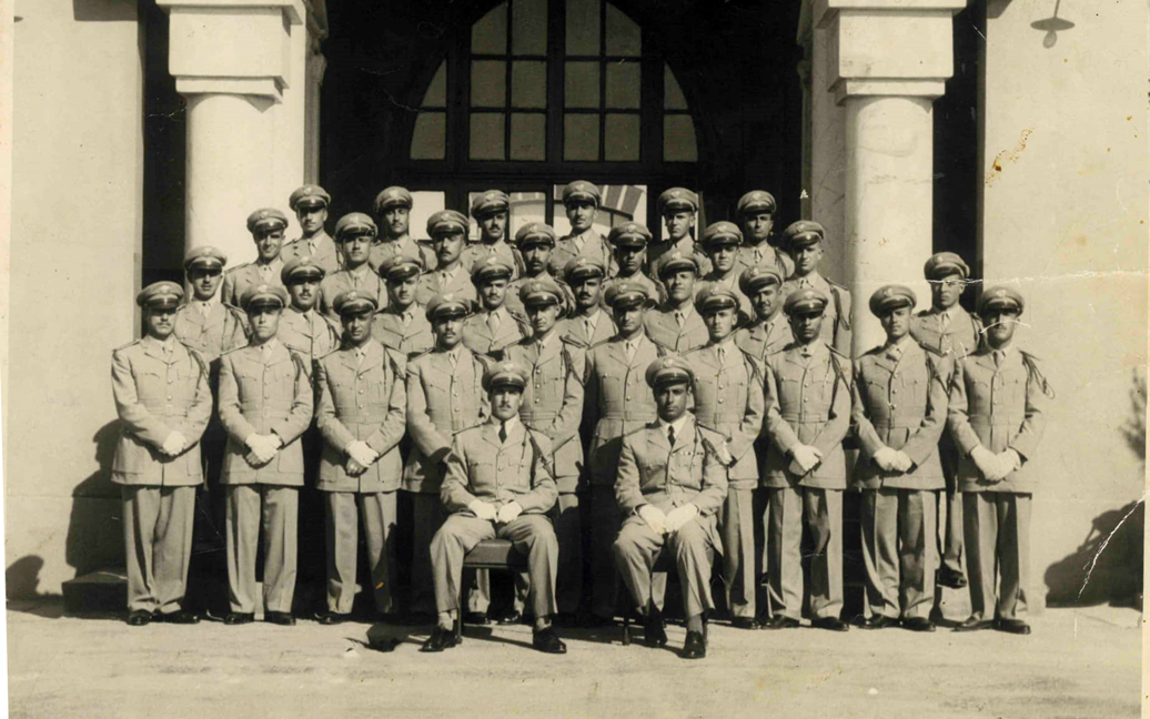 خريجو الكلية العسكرية في حمص عام 1952