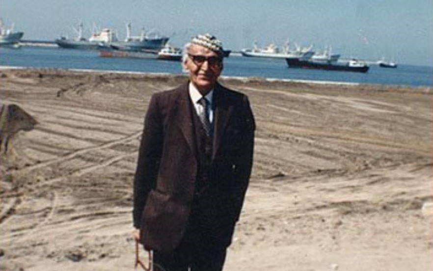 اللاذقية - الشاعر محمد مهدي الجواهري أثناء توسيع المرفأ اوائل الثمانينات