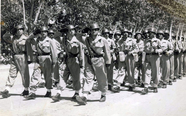 الاستعراض العسكري بمناسبة عيد الجلاء في دمشق عام 1955