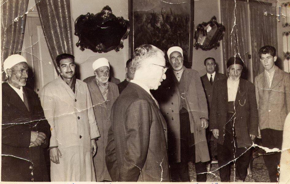 الرئيس ناظم القدسي يستقبل شيوخ عشائر كردية عام 1961