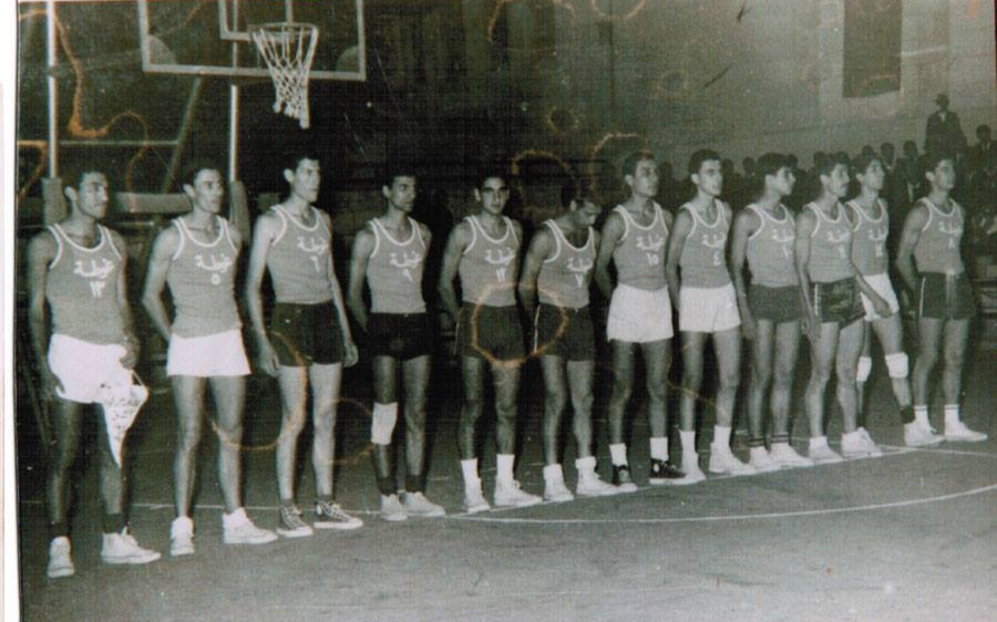 دمشق 1965 - فريق نادي الغوطة بكرة السلة وعلى أرض الملعب البلدي