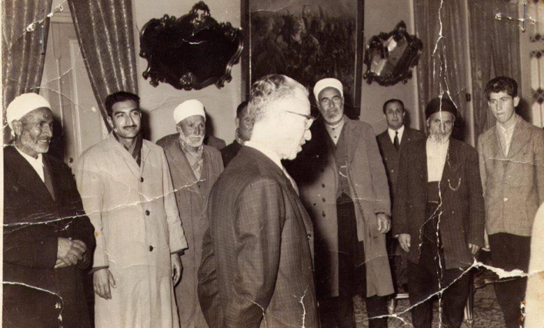 الرئيس ناظم القدسي يستقبل شيوخ عشائر كردية عام 1961