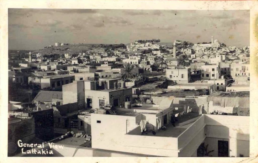 التاريخ السوري المعاصر - صورةٌ عامةٌ من مدينة (اللاذقية) عام 1955..
