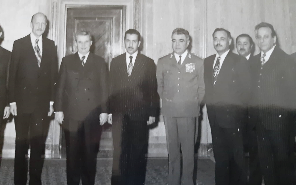 أحمد عنتر مدير شركة الطيران السورية مع نعمان الزين وزير النقل مع الرئيس الروماني