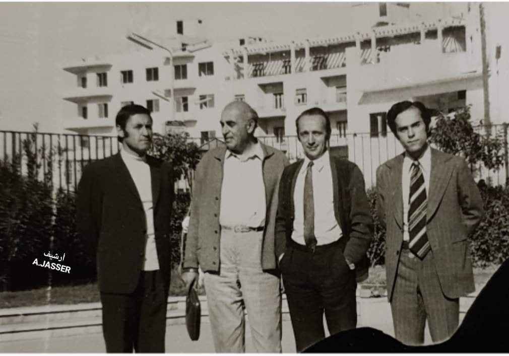 المهندس عبد الرحمن الجاسر مع خبراء تصميم منشآت الري بحوض الفرات عام 1975