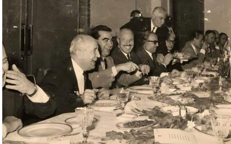 أعضاء حكومة بشير العظمة في حفل الغذاء الذي أقيم بعد استقالتهم