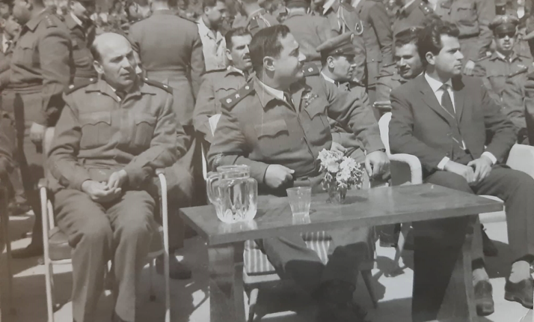 المقدم أحمد عنتر  في مطار المزة العسكري عام 1965