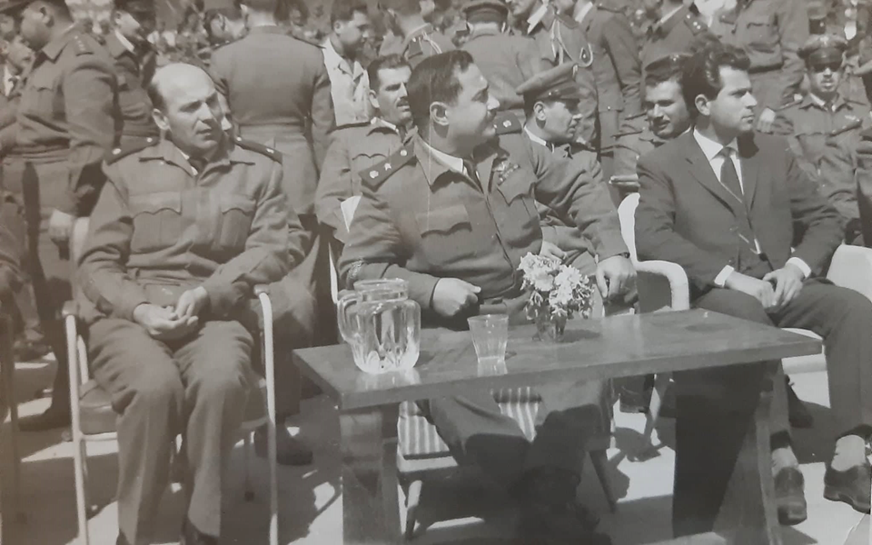 المقدم أحمد عنتر  في مطار المزة العسكري عام 1965